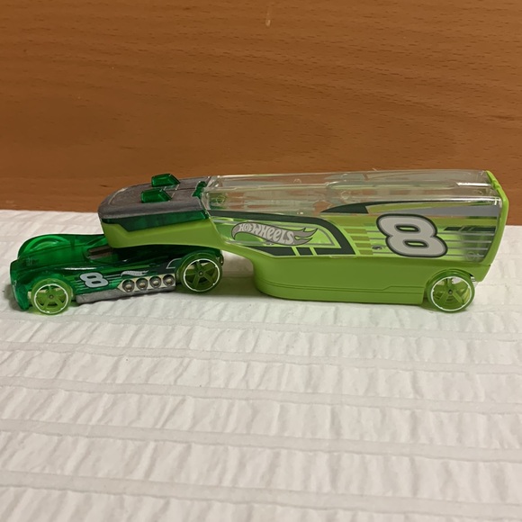 Super Rigs Haulers by Hot Wheels and Mattel - Picture 4 of 16